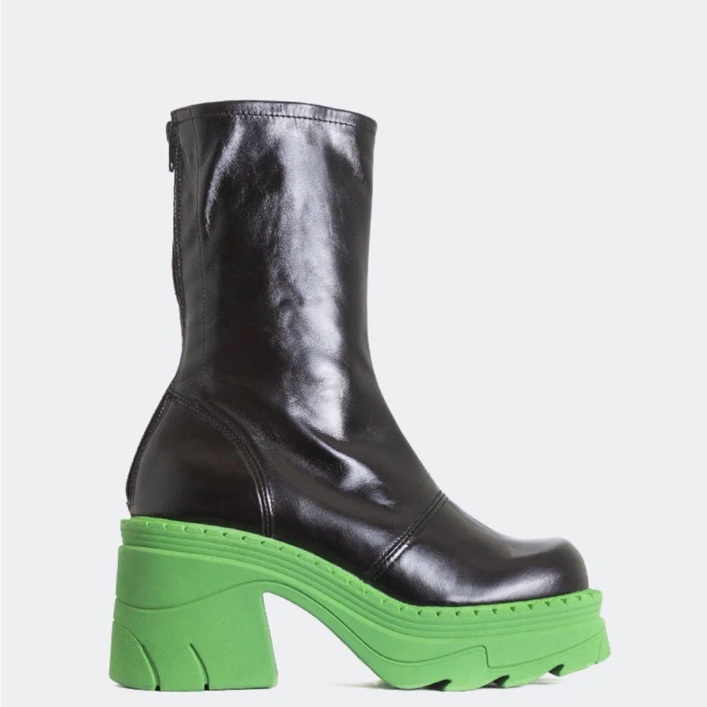 L'INTERVALLE Black Leather Ankle Boots with Green Platform Heel